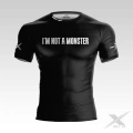 Czarna koszulka na siłownię z napisem I'M NOT A MONSTER